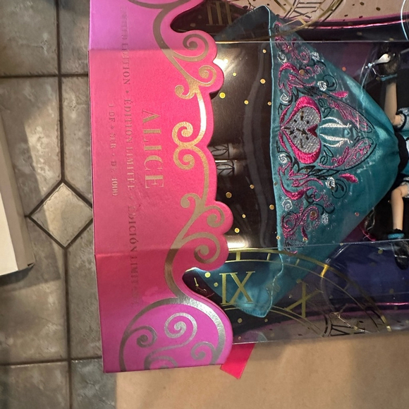 Alice Limited Edition Doll 12”
- Alice in Wonderland - Disney Designer - Picture 6 of 9